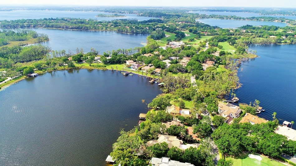 A beautiful aerial view of Windermere, Florida, showcasing the stunning landscape and community of the surrounding cities.