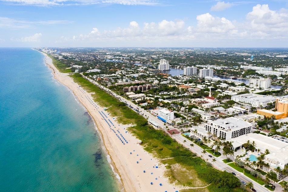 Palm Beach's luxurious beach town with high median household income