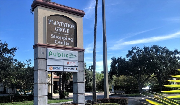 Plantation Grove Shopping Center Entrance