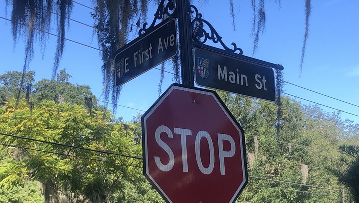 E First Avenue Sign