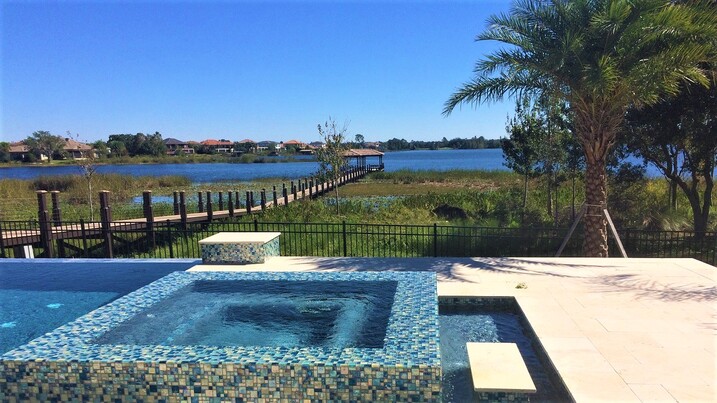 Beautiful Pool and Lakeview